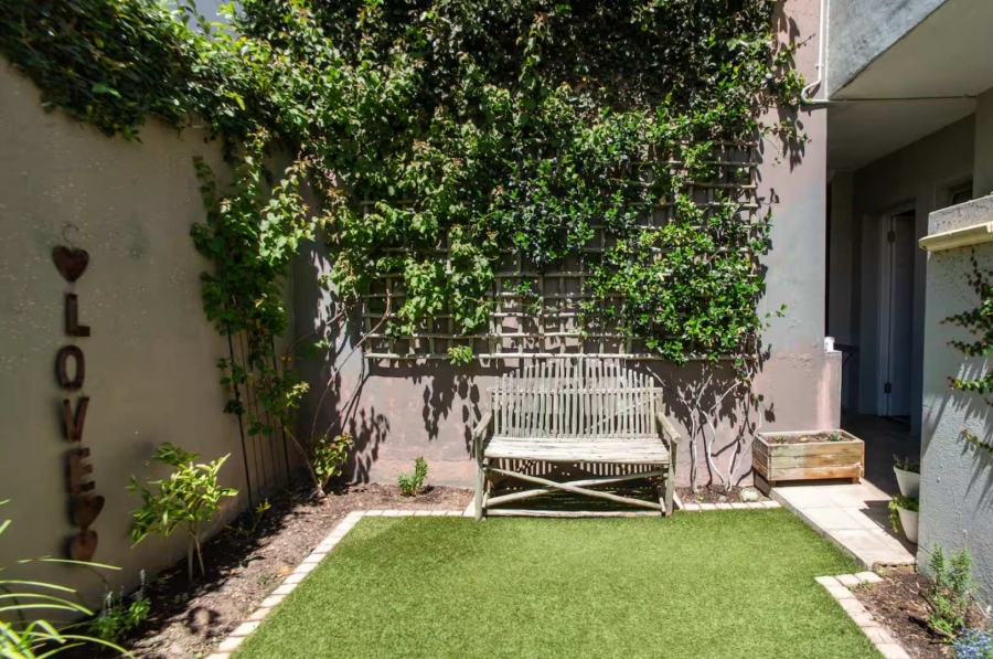 2 Bedroom Property for Sale in Vredehoek Western Cape